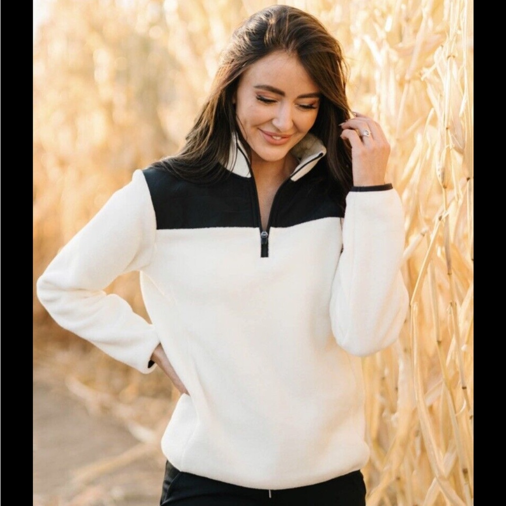 Zyia Active Cream and Black Fleece 1/4 Zip Pullover Size Medium
